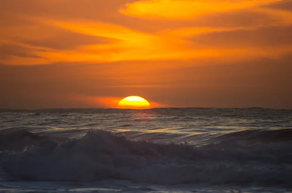 Pôr do sol sobre o Oceano Atlântico — Fotografia de Stock