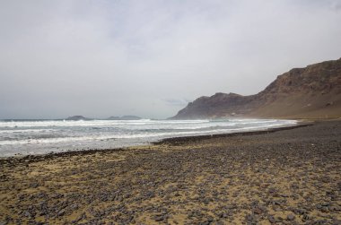 Atlantik Okyanusu kıyısında