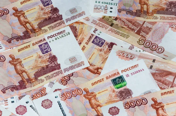 Rozptýlené bankovky měn Rubl — Stock fotografie