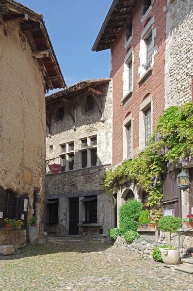 Perouges ortaçağ şehir