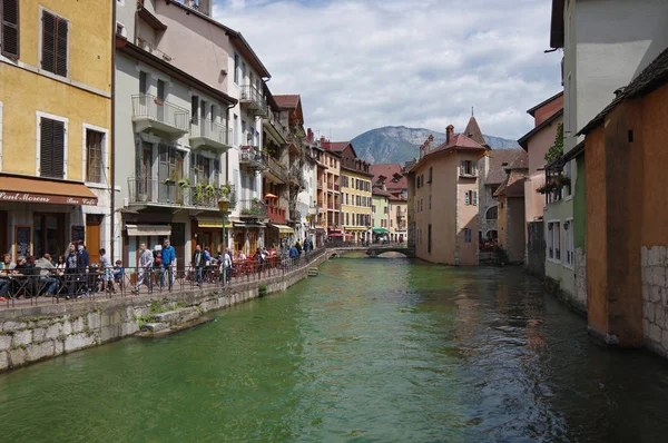 Vue sur le canal du centre-ville d'Annecy — Photo