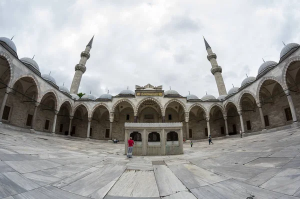 El patio de la mezquita Suleymaniye — Foto de Stock
