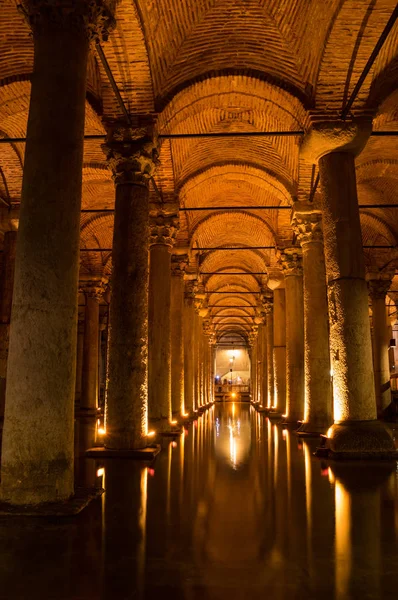 Die Zisterne der Basilika in Istanbul — Stockfoto