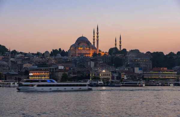 Eminönü ilçesinde günbatımı — Stok fotoğraf