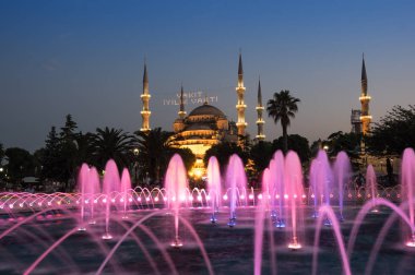 Sultan Ahmet Camii günbatımı üzerinde