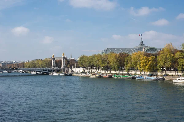 Paris 'te Seine nehri — Stok fotoğraf