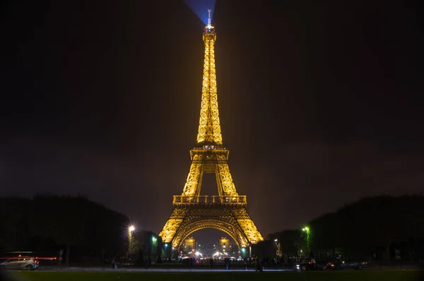 Eiffeltornet i natten — Stockfoto