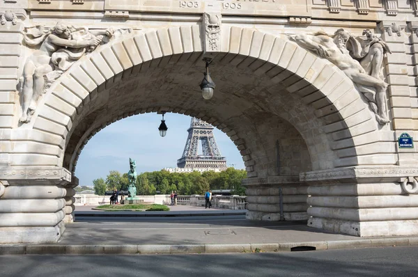 Pont de Bir-Hakeim i Paris — Stockfoto