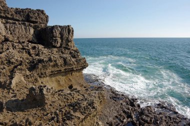 Atlantik Okyanusu kıyısında