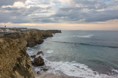 Atlantik Okyanusu kıyısında