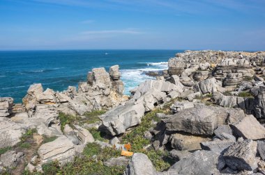 Atlantik Okyanusu kıyısında