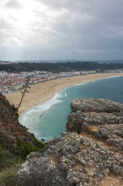 Atlantik Okyanusu kıyısında