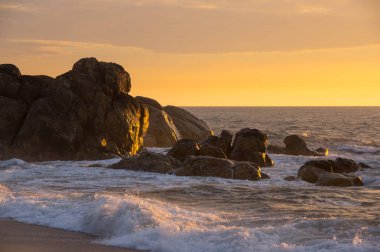 Atlantik Okyanusu kıyısında