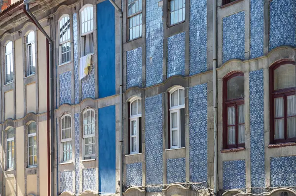 Gevels van de huizen in Porto — Stockfoto