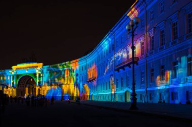 Palace Meydanı'nda ışık gösterisi