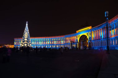 Palace Meydanı'nda ışık gösterisi