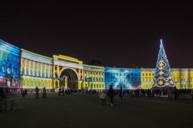 Palace Meydanı'nda ışık gösterisi