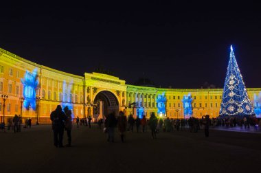 Palace Meydanı'nda ışık gösterisi