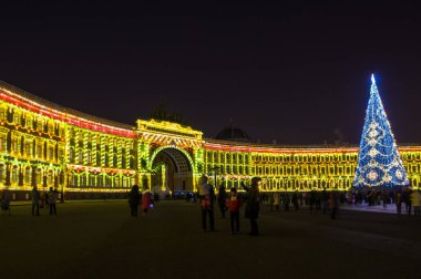 Palace Meydanı'nda ışık gösterisi