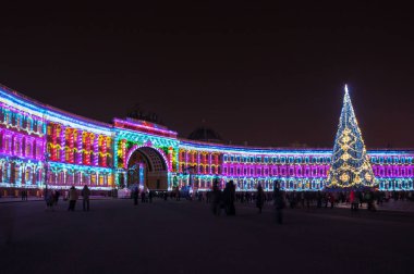 Palace Meydanı'nda ışık gösterisi