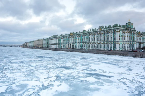 Il Palazzo d'Inverno a San Pietroburgo — Foto Stock