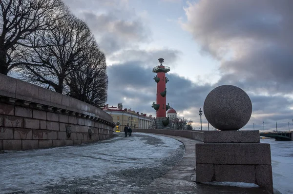 Vista para a ilha de Vasilyevsky — Fotografia de Stock