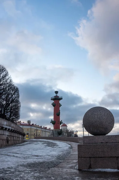 Vista para a ilha de Vasilyevsky — Fotografia de Stock