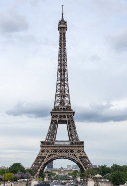 Paris 'te Eyfel Turu