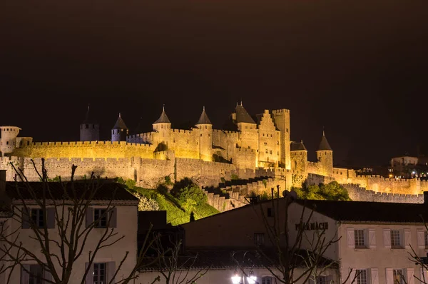 Burg und Stadtmauern von Carcassonne bei Nacht — Stockfoto