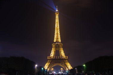 Geceleyin Eyfel Kulesi