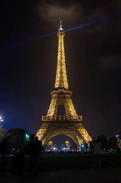 Tour Eiffel в ніч — стокове фото