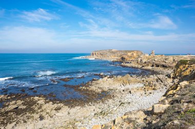 Atlantik Okyanusu kıyısında