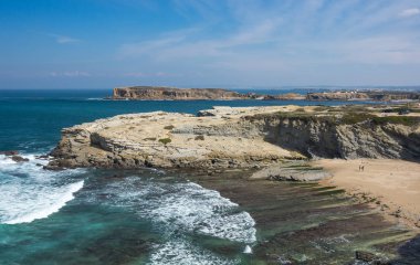 Atlantik Okyanusu kıyısında