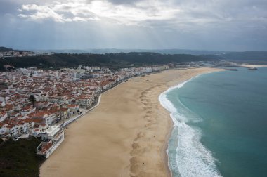 Atlantik Okyanusu kıyısında