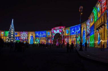 Palace Meydanı'nda ışık gösterisi