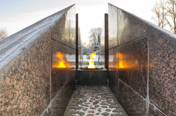 Revolutionaire memorial - quenchless vlam — Stockfoto