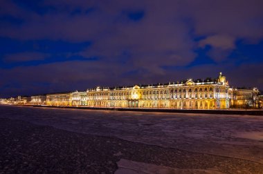 Saint Petersburg'daki Kış Sarayı