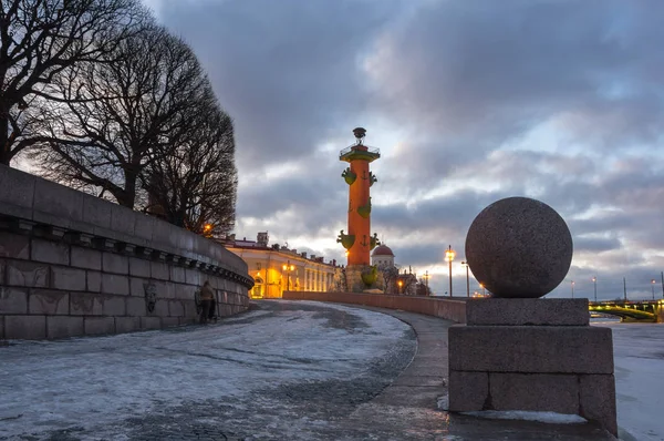 Vista para a ilha de Vasilyevsky — Fotografia de Stock