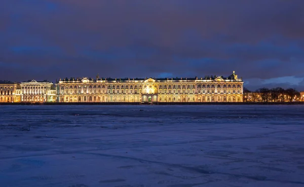 Τα Χειμερινά ανάκτορα στην Αγία Πετρούπολη — Φωτογραφία Αρχείου