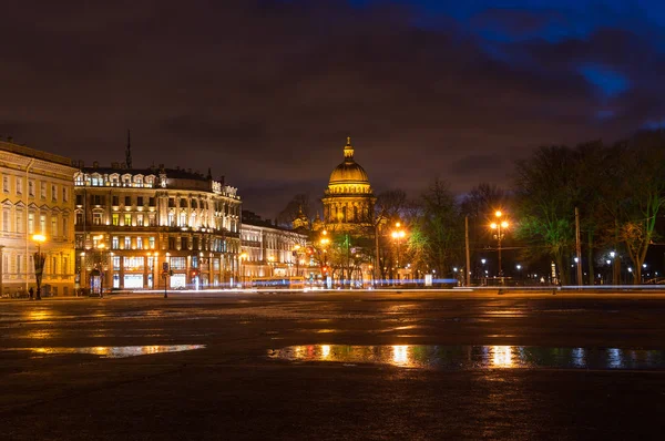 Nattutsikt över Sankt Petersburg — Stockfoto