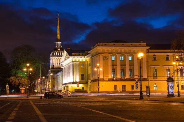 Byggnad av amiralitetet i Sankt Petersburg — Stockfoto