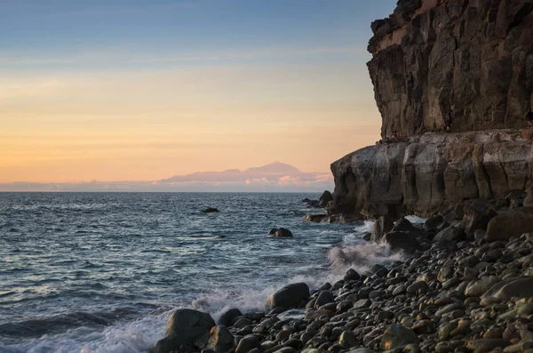 Günbatımı sahil Atlantik Okyanusu üzerinde