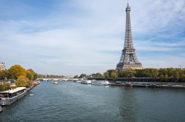 Paris 'teki Eyfel Kulesi
