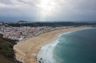 Atlantik Okyanusu kıyısında