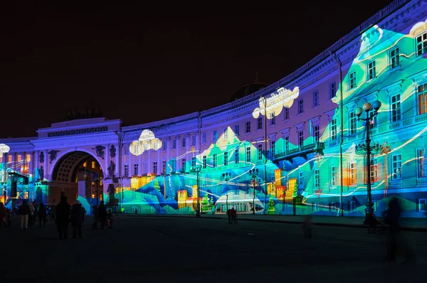 Palace Meydanı'nda ışık gösterisi