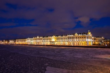 Saint Petersburg'daki Kış Sarayı