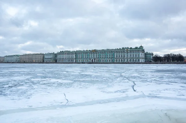 Зимний дворец в Санкт-Петербурге — стоковое фото