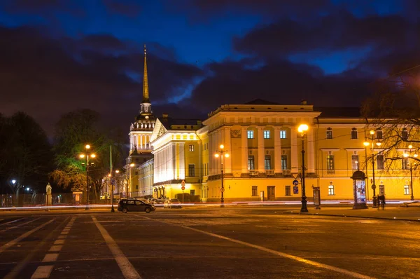 Byggnad av amiralitetet i Sankt Petersburg — Stockfoto