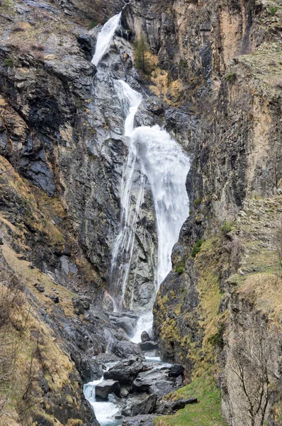 Wasserfall in den französischen Alpen — Stockfoto