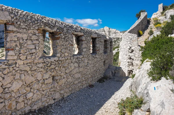 Руины крепости в Каланке-де-Морджиу — стоковое фото